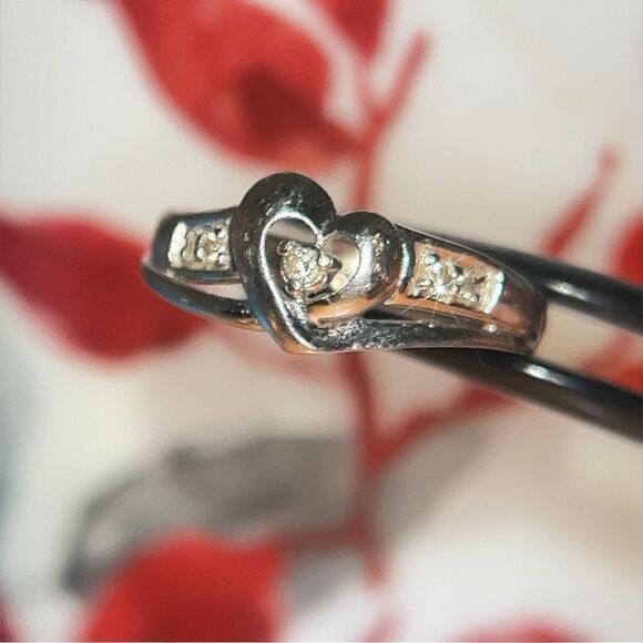 10k Heart with Diamonds Ladies Ring - Picture 3 of 10